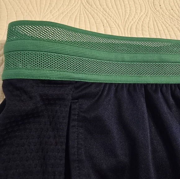 NWT Lacoste Men's Navy Blue Athletic Shorts with Green Waistband - Picture 4 of 4